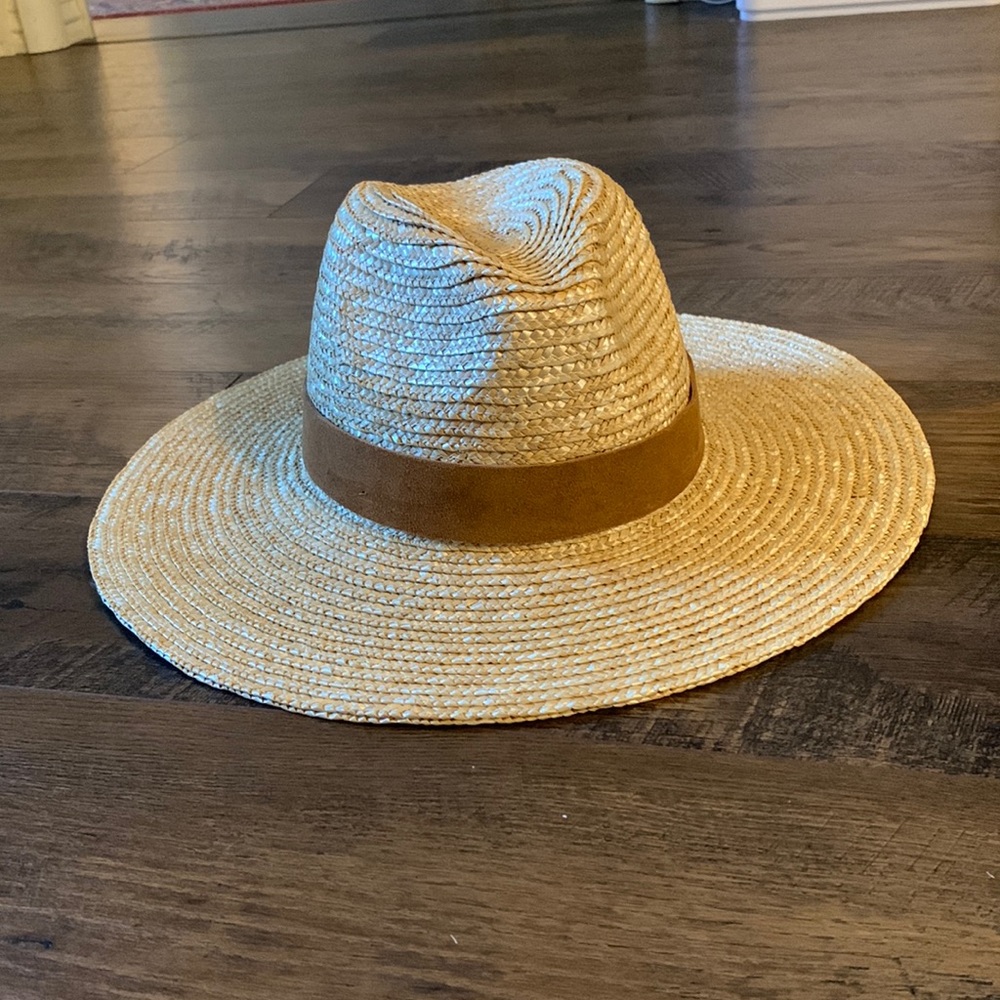 Gigi Pip- one size straw hat with tags